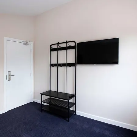 Spacious King Bed Near Denmark Hill Station * Londen