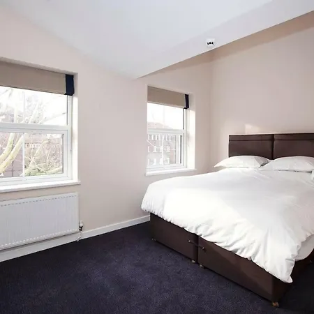 Spacious King Bed Near Denmark Hill Station Herberg