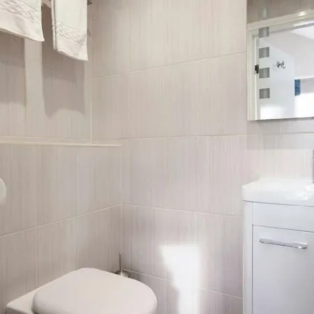 Spacious King Bed Near Denmark Hill Station Londen