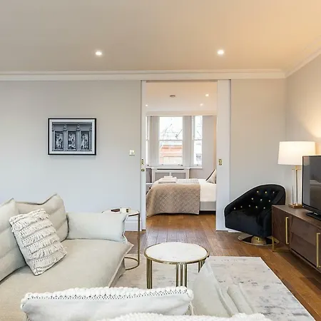 Astonishing Flats Near Mayfair & Piccadilly Circus شقة