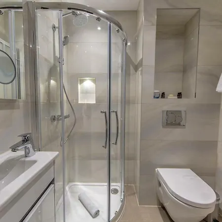 The Crescent Hyde Park 4*