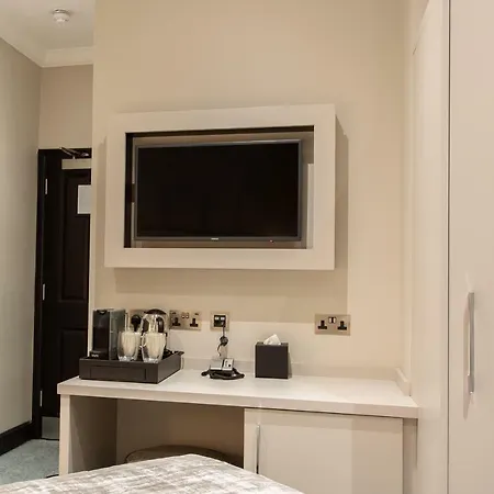 Hotel The Crescent Hyde Park 4*