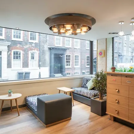 Point A Liverpool Street Hotel 3*