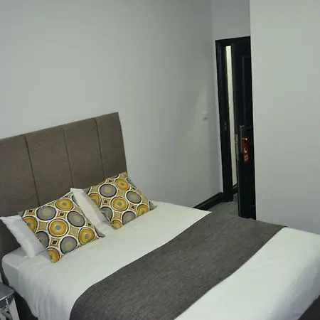 Hotel Manor House London 2*