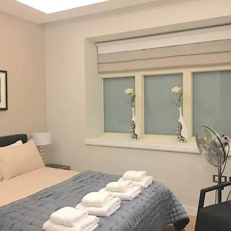 Trafalgar Luxury * London