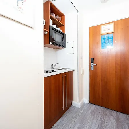 Roland House 3* London