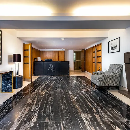Aparthotel Roland House 3*