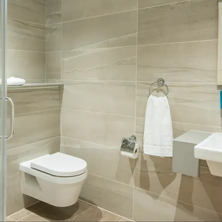 Docklands 3*