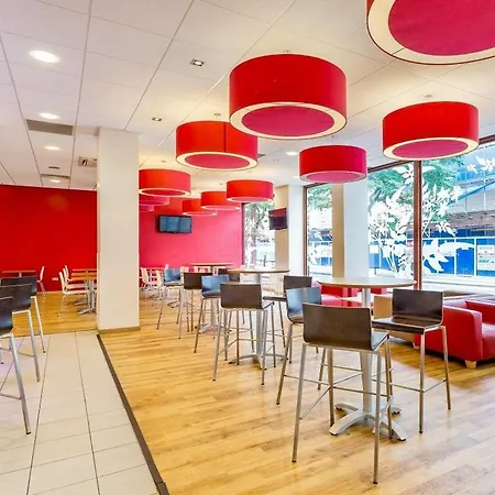 Отель Travelodge Woolwich