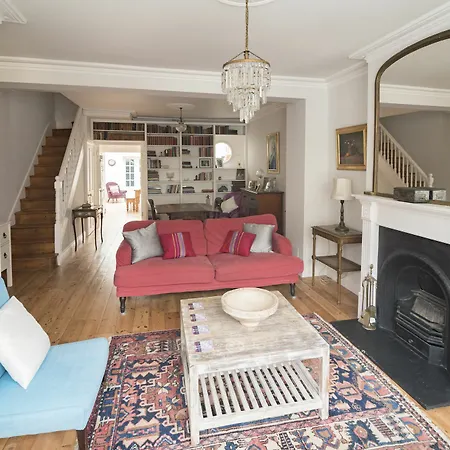 Traditional Home In Kew Gardens By Underthedoormat *