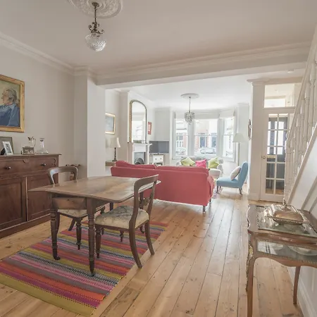 Holiday home Traditional Home In Kew Gardens By Underthedoormat Richmond (Greater London)