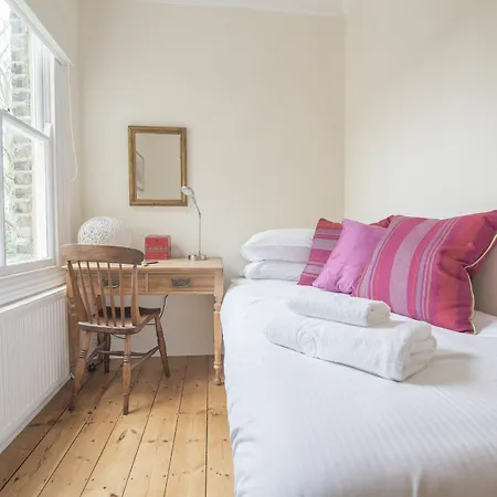 Holiday home Traditional Home In Kew Gardens By Underthedoormat Richmond (Greater London)