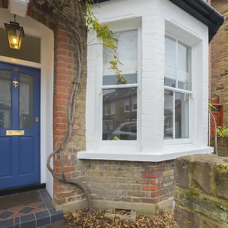 Holiday home Traditional Home In Kew Gardens By Underthedoormat