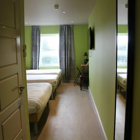 Western Queens Crystal Palace 3* London