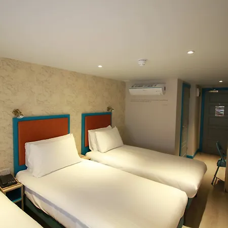Western Queens Crystal Palace 3*