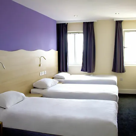 Western Queens Crystal Palace 3* London
