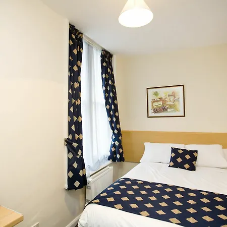 Western Queens Crystal Palace 3* London