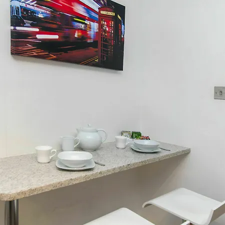 Club Living - Liverpool St.