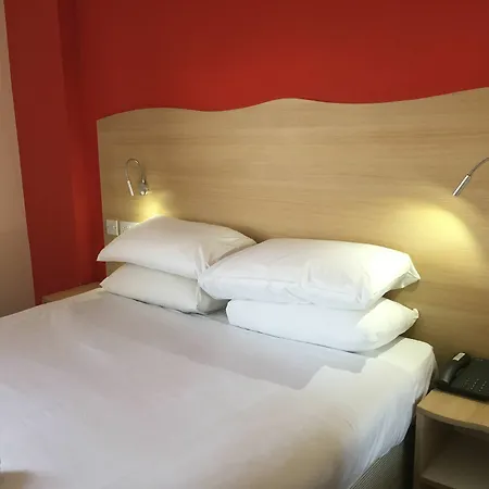 Western Queens Crystal Palace 3* London