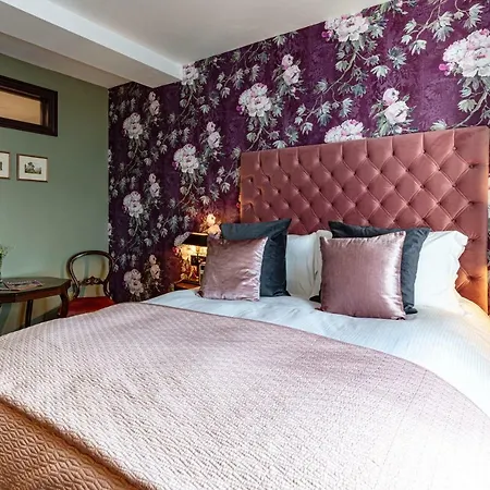 Red Lion Bed & Breakfast 3*