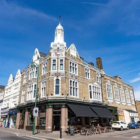 Bed & Breakfast Red Lion London