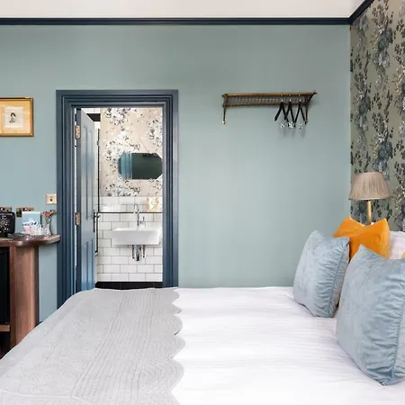 Red Lion Bed & Breakfast 3*