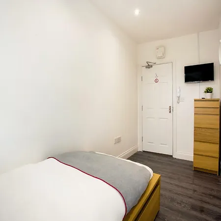 Hotel The Broadway - London Heathrow 2*