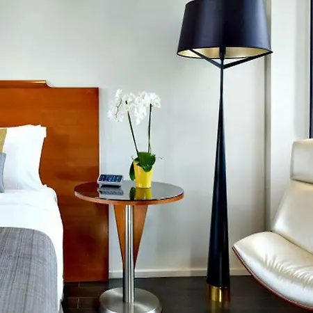 Park Plaza Victoria 4*