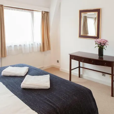 Victoria And Buckingham Palace Apartment London