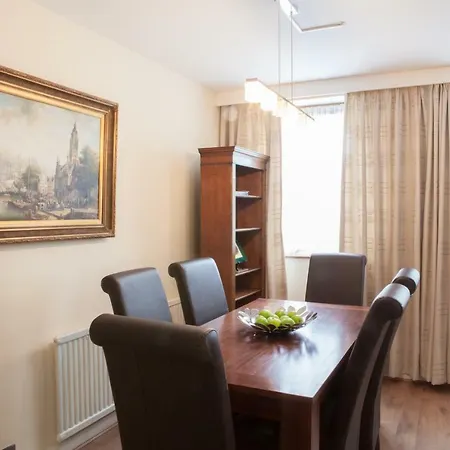 Victoria And Buckingham Palace Apartment