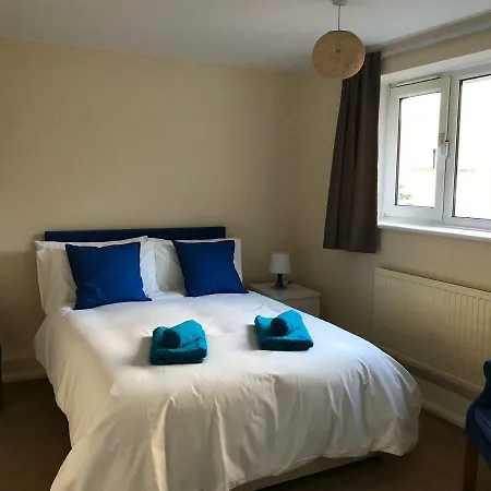 Apartment Cozy In Stratford From 18 Minutes To *