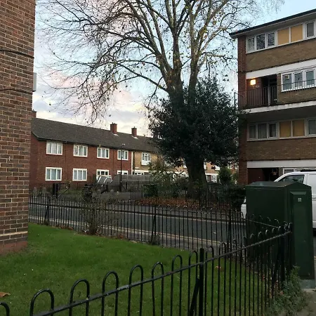 Apartment Cozy In Stratford From 18 Minutes To *