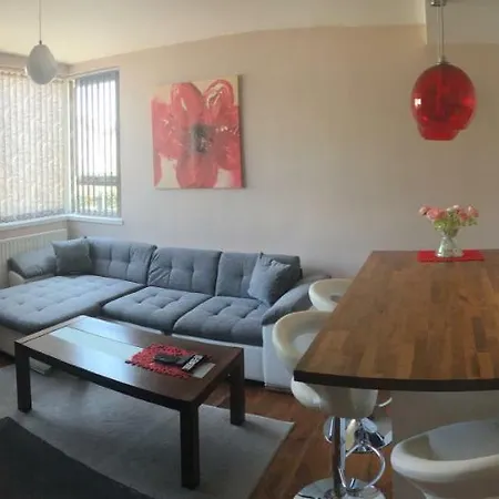 Luxury In Sovereign Court Apartment Richmond (Greater London)