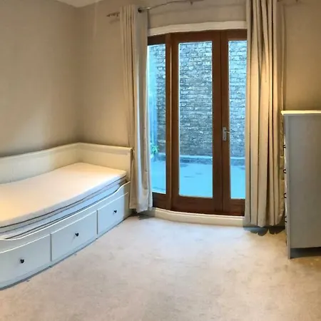 Apartment 2a Charlwood Place London