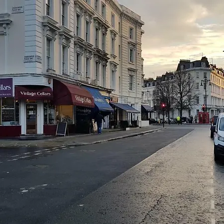 Apartment 2a Charlwood Place London