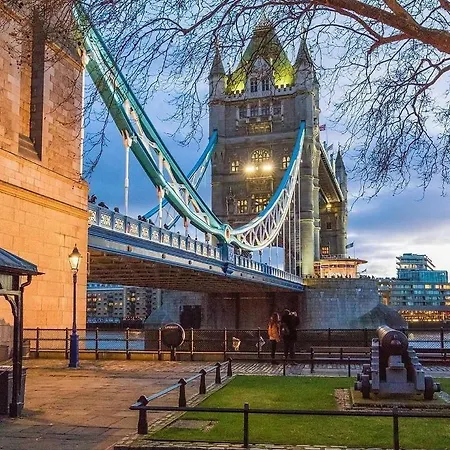 Tower Bridge Rainbow Pensión 3*