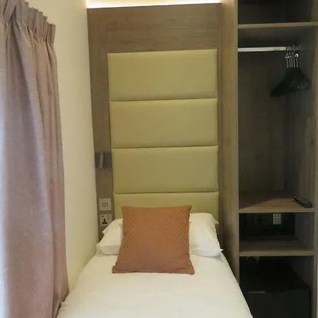 Glendale Hyde Park Hotel 3*