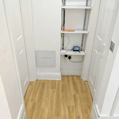 Spacious 2-bed In Kingston Near Richmond Park Apartamento Kingston upon Thames (Greater London)