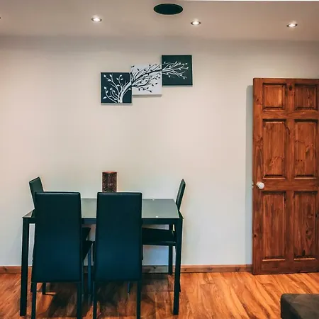 Quality Stay,2 Bed Near The Centre, 2min Walk From Metro Station Londen