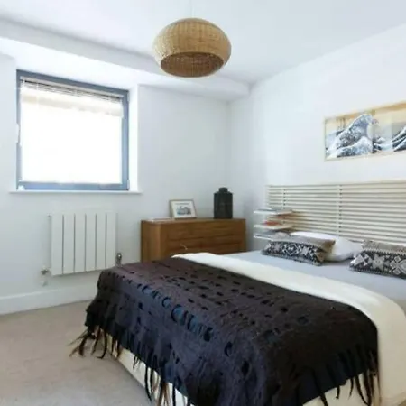 Apartmán Peaceful Modern 2 Bedroom Flat With Water Views *