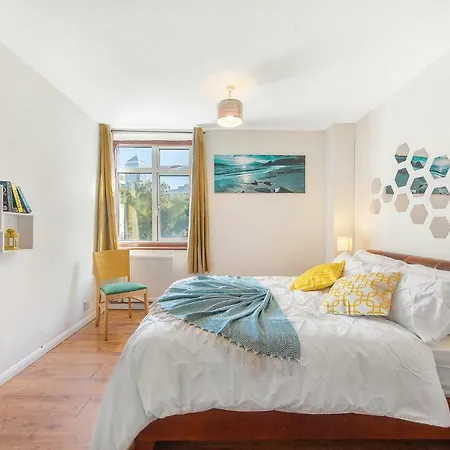 Homestay Canton Street London
