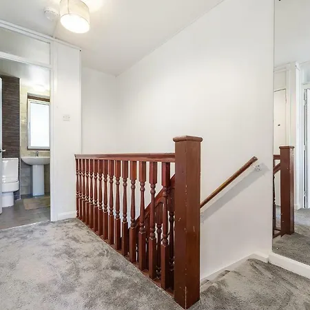 Homestay Canton Street London