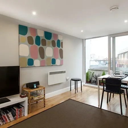Trendy 2 Bedroom In Vibrant Shoreditch, Zone 1 Free Wifi - Sleeps 4+2 London