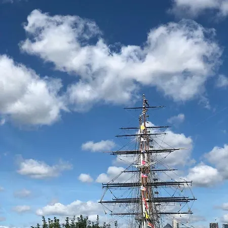 Admiral Hardy 2*