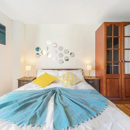Homestay Canton Street London
