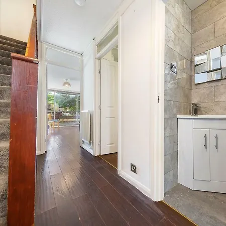 Canton Street Homestay London