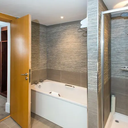 The Park City Grand Plaza Kensington Hotel London