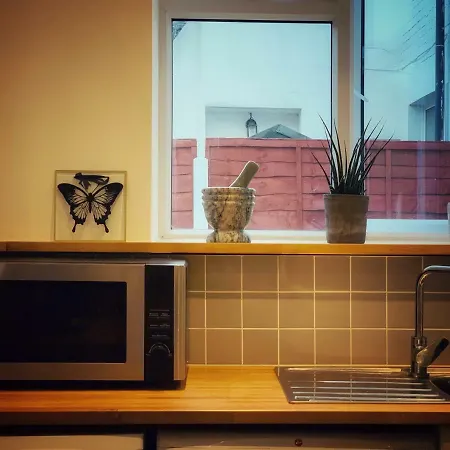 Paul's Place Near Heathrow Apartment
