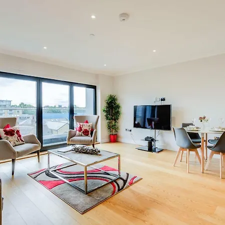 아파트 Concord Kew Heathrow London 브렌트퍼드
