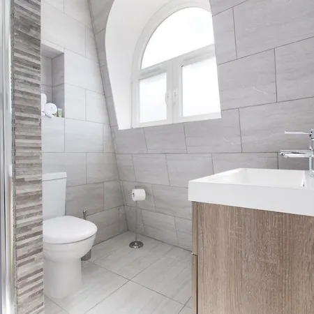 Apartment Emperors Gate By Allo Housing *